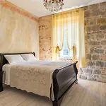 Ξενοδοχείο Pietra Rossa 4*