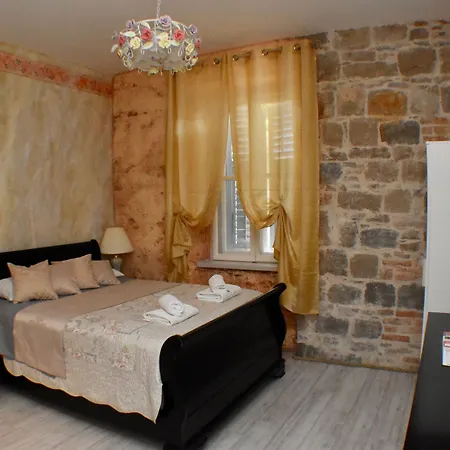 Pietra Rossa 4* Split