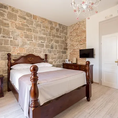 Pietra Rossa 4* ספליט