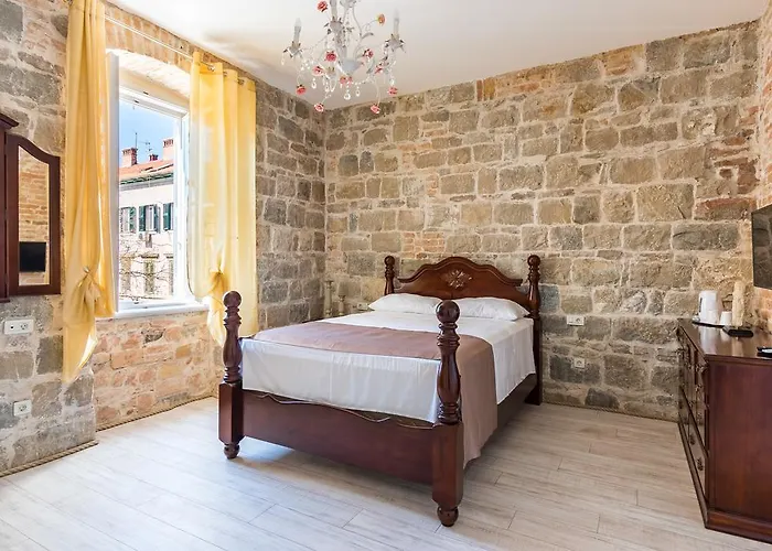 ホテル Pietra Rossa 4*