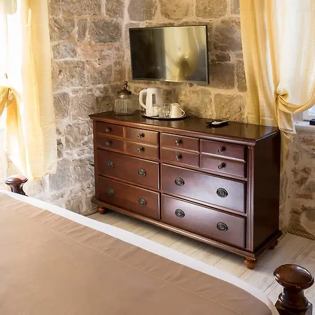 ホテル Pietra Rossa 4*